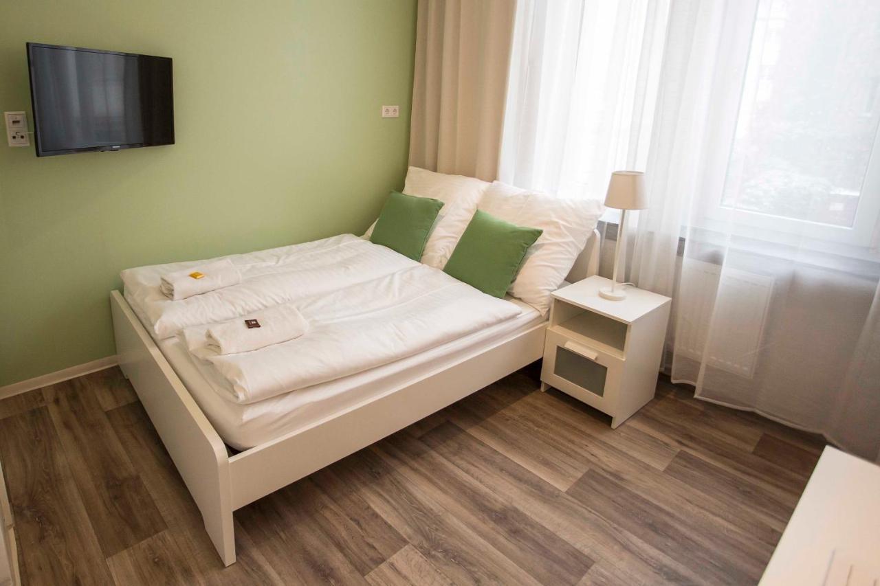 NEU: Zentral gelegene, stilvoll eingerichtete Zimmer mit eigener Teeküche Nürnberg Exterior foto