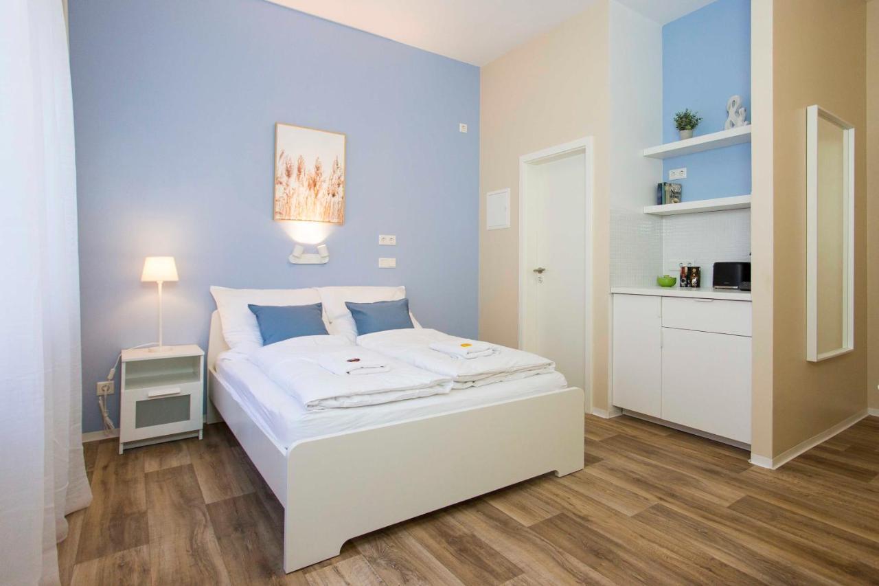 NEU: Zentral gelegene, stilvoll eingerichtete Zimmer mit eigener Teeküche Nürnberg Exterior foto