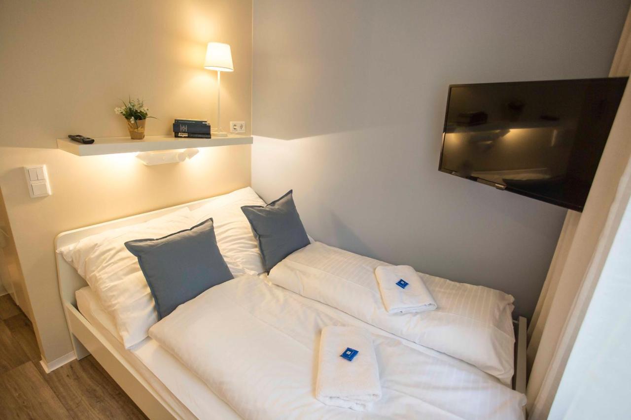 NEU: Zentral gelegene, stilvoll eingerichtete Zimmer mit eigener Teeküche Nürnberg Exterior foto