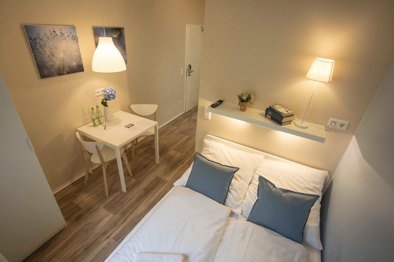 NEU: Zentral gelegene, stilvoll eingerichtete Zimmer mit eigener Teeküche Nürnberg Exterior foto