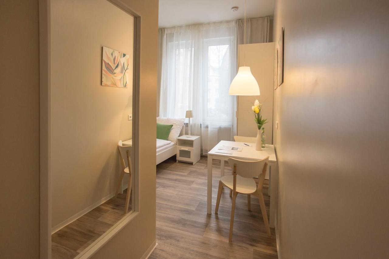 NEU: Zentral gelegene, stilvoll eingerichtete Zimmer mit eigener Teeküche Nürnberg Exterior foto