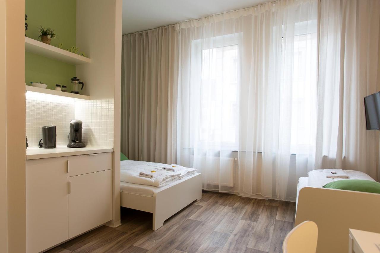 NEU: Zentral gelegene, stilvoll eingerichtete Zimmer mit eigener Teeküche Nürnberg Exterior foto