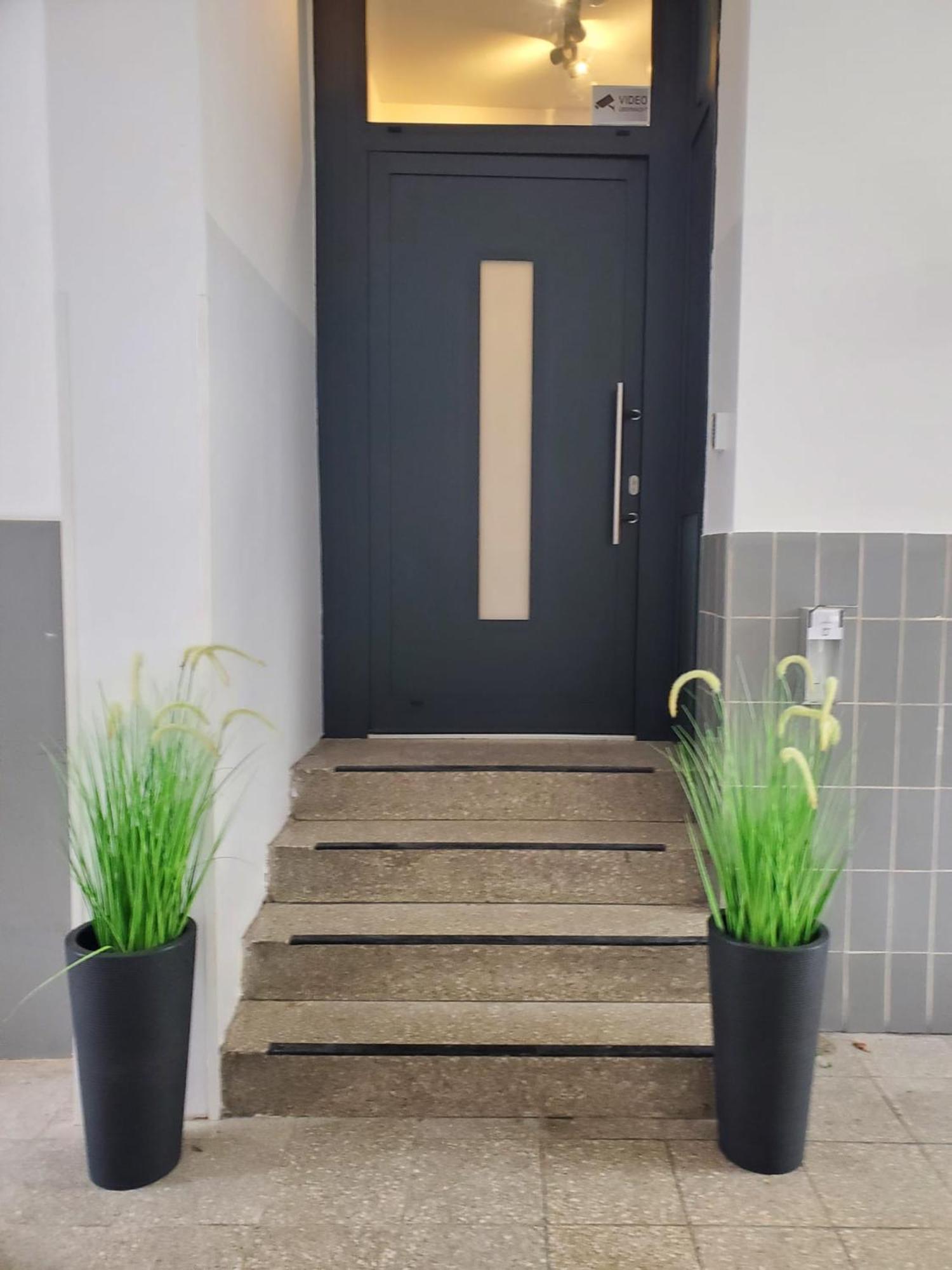 NEU: Zentral gelegene, stilvoll eingerichtete Zimmer mit eigener Teeküche Nürnberg Exterior foto