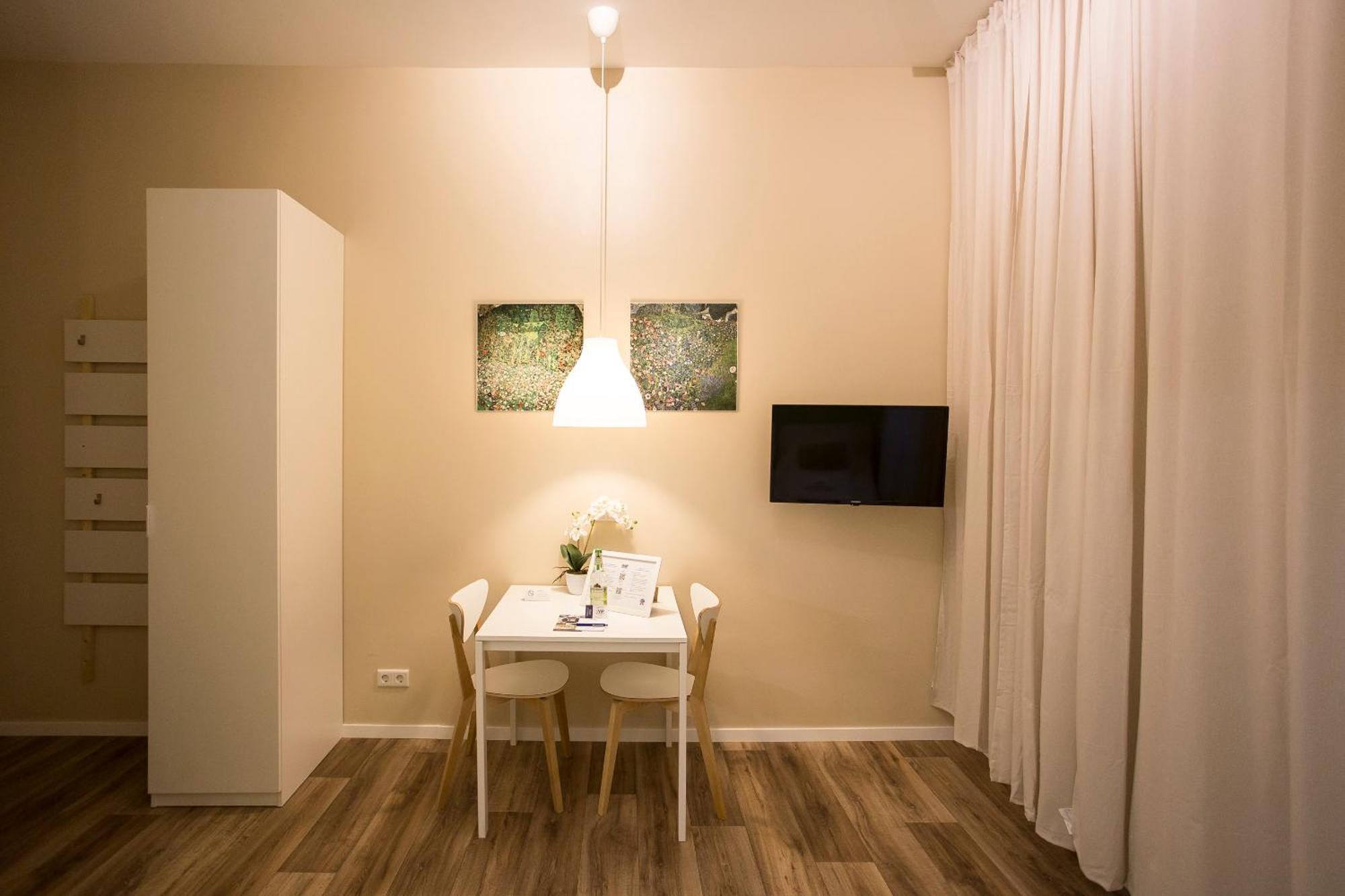 NEU: Zentral gelegene, stilvoll eingerichtete Zimmer mit eigener Teeküche Nürnberg Exterior foto