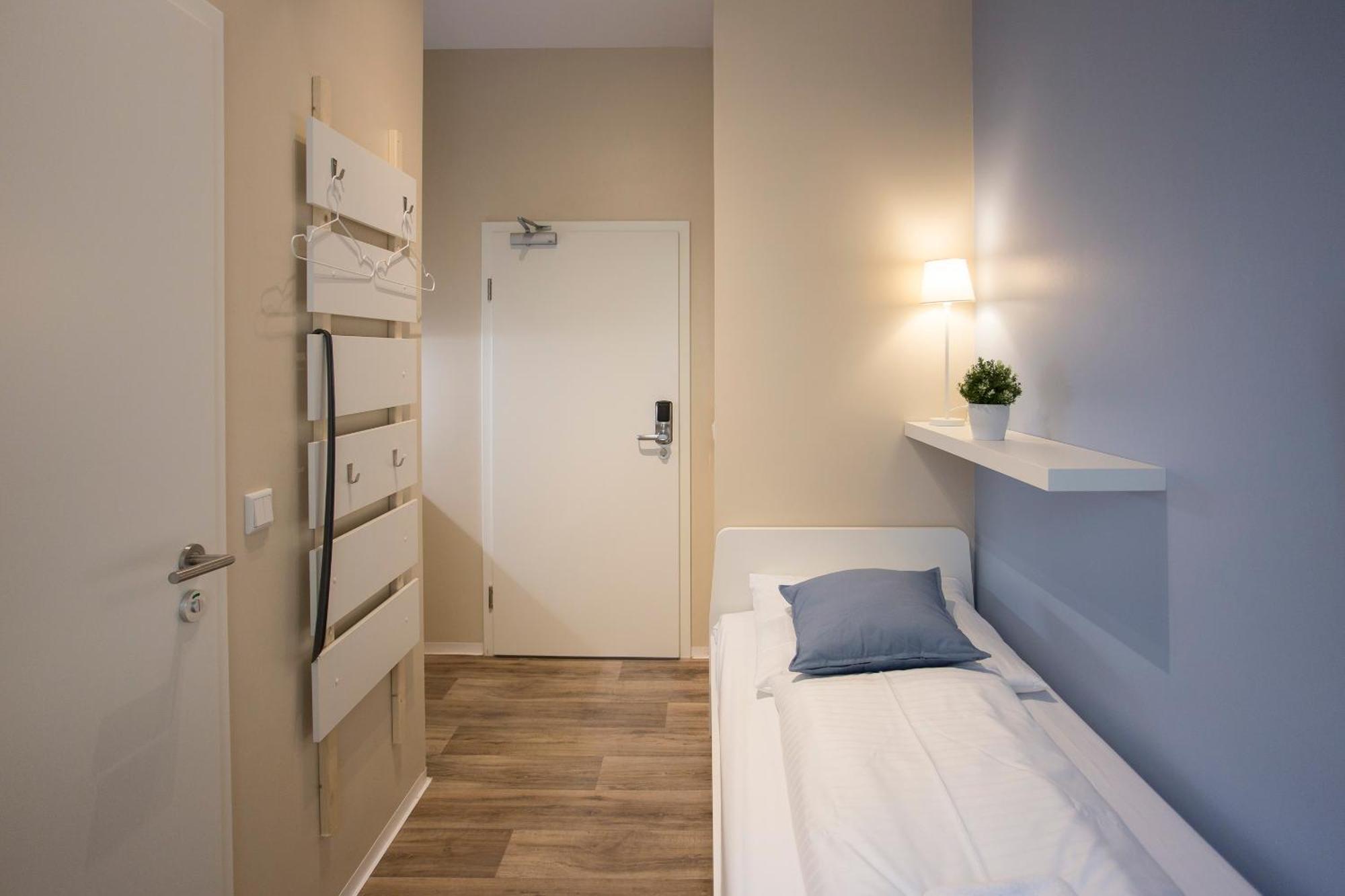 NEU: Zentral gelegene, stilvoll eingerichtete Zimmer mit eigener Teeküche Nürnberg Exterior foto